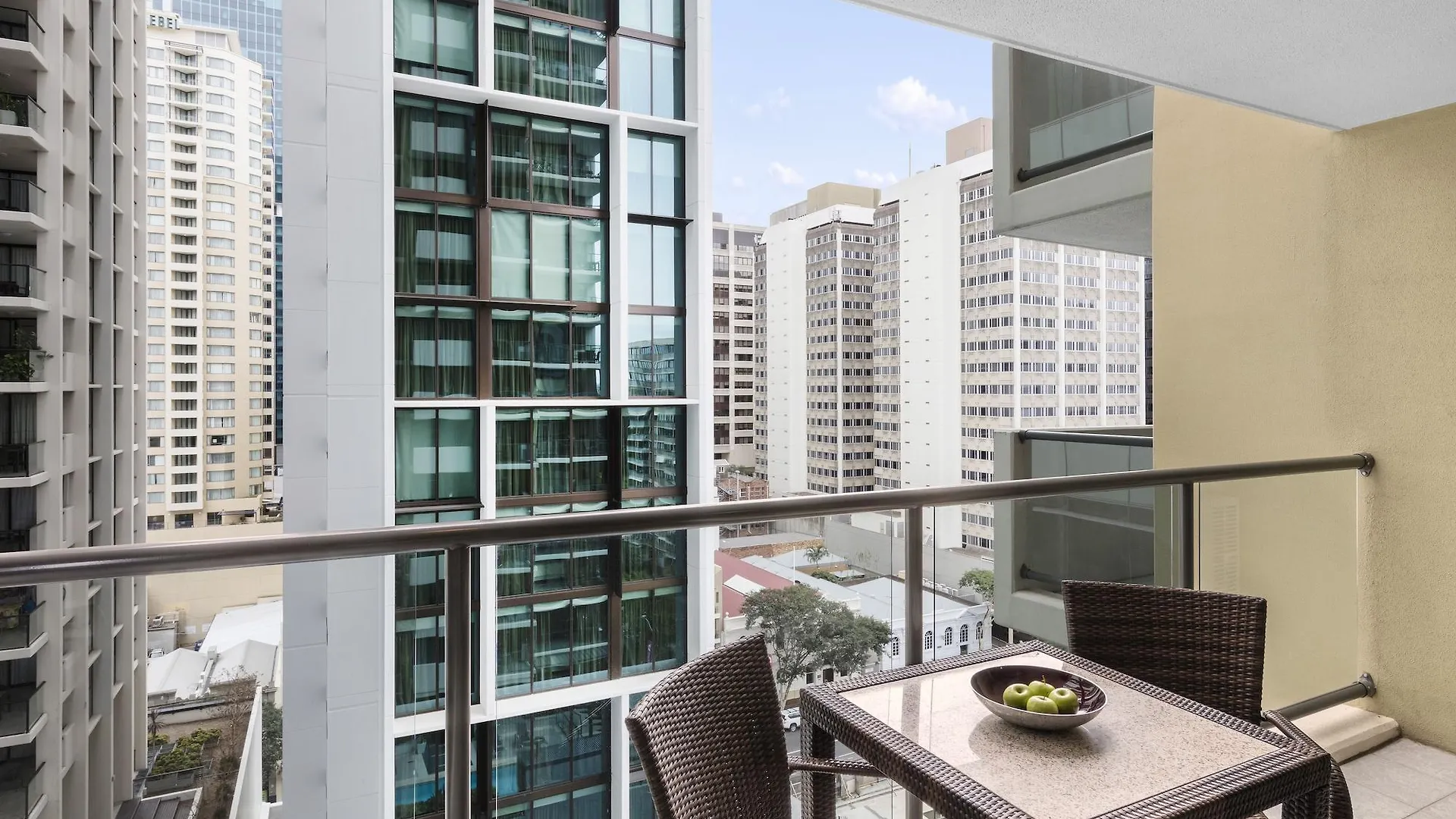 **** Aparthotel Oaks Brisbane On Margaret Suites Australia