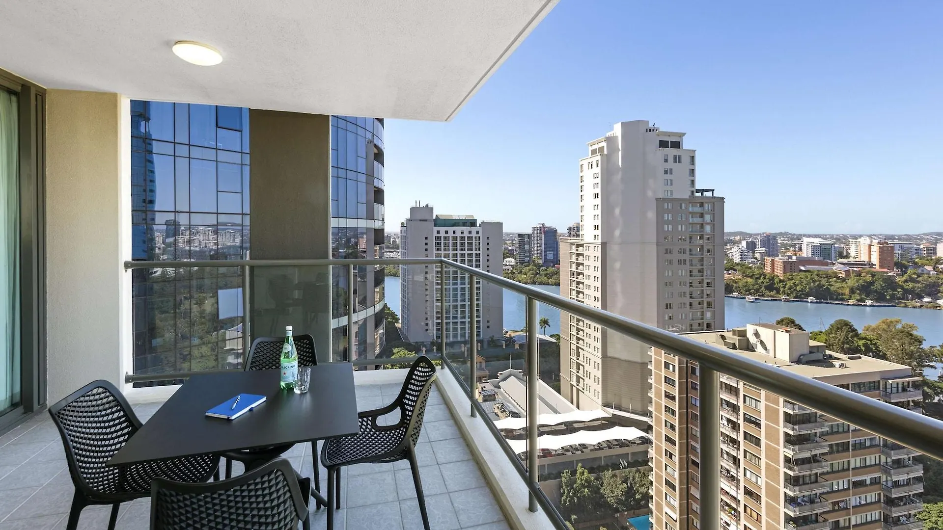 Aparthotel Oaks Brisbane On Margaret Suites