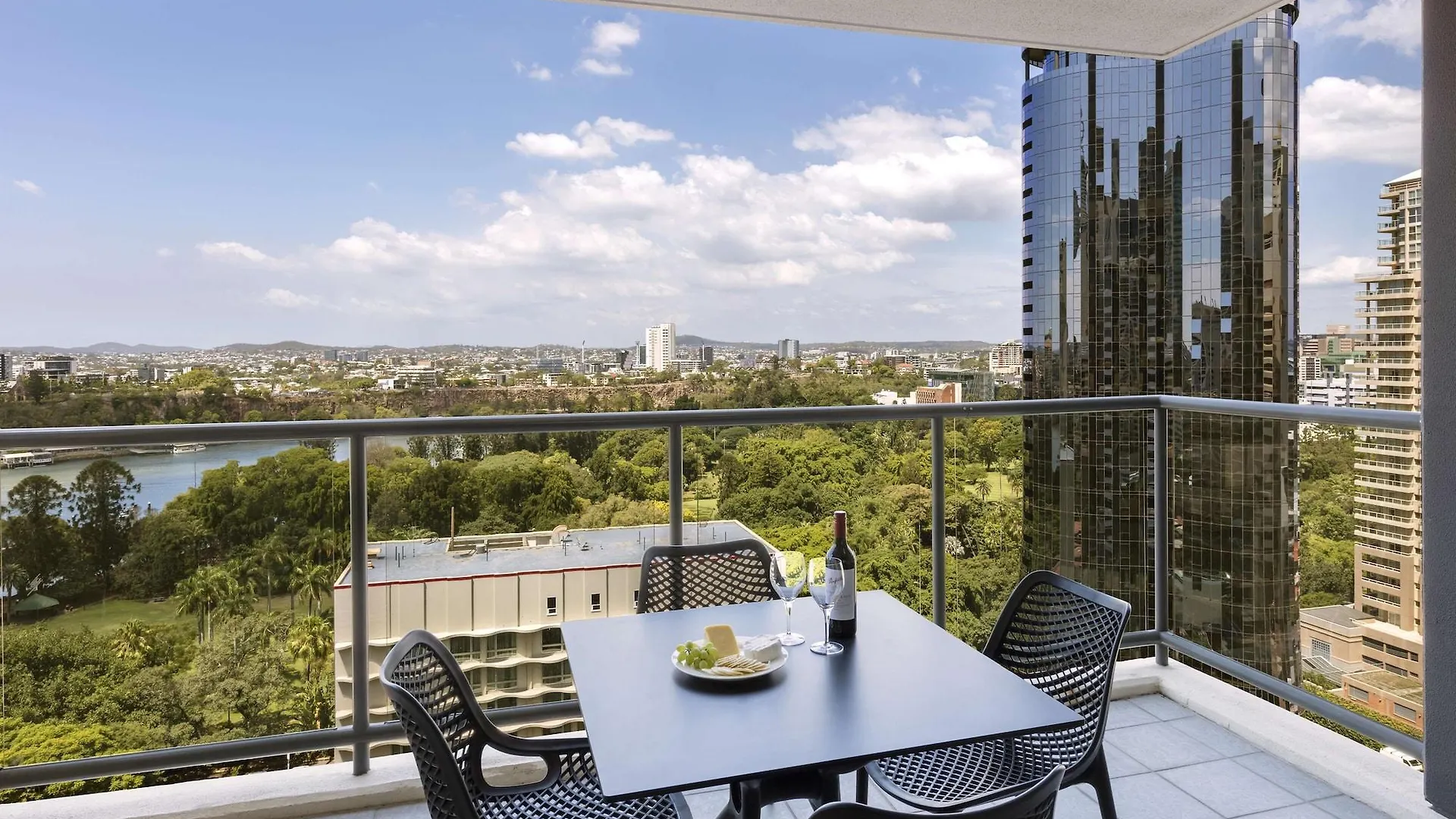 Oaks Brisbane On Margaret Suites Australia
